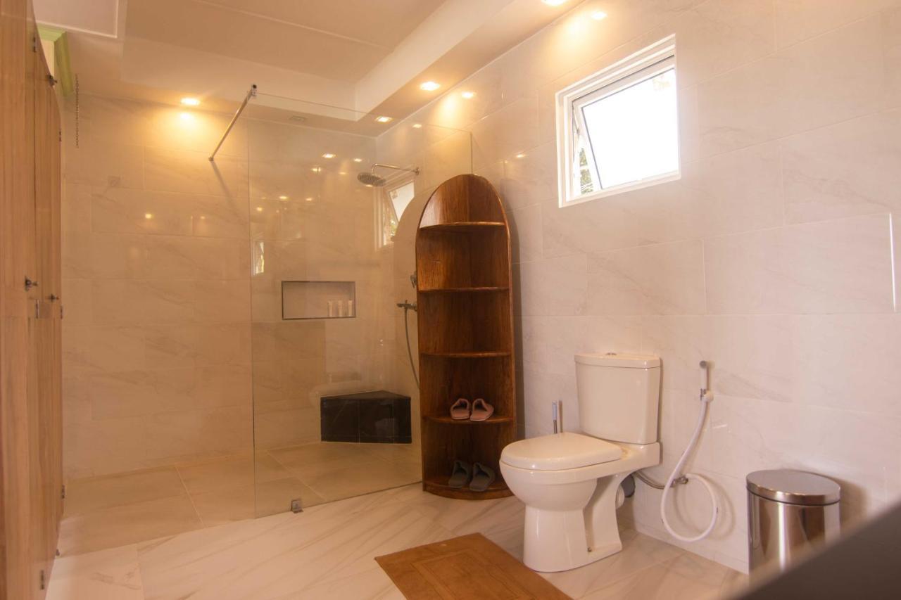 Azamat Self-Catering Apartment Pointe La Rue Bagian luar foto