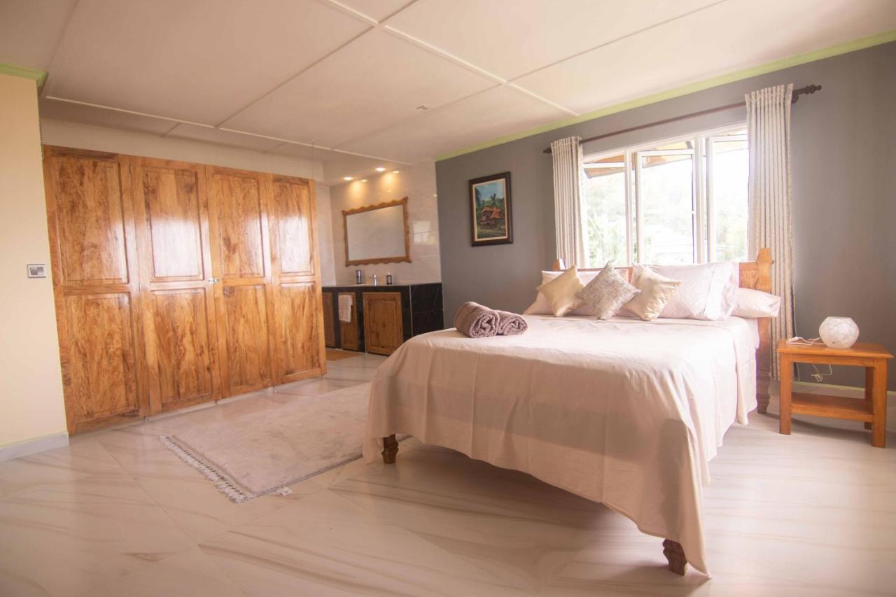Azamat Self-Catering Apartment Pointe La Rue Bagian luar foto