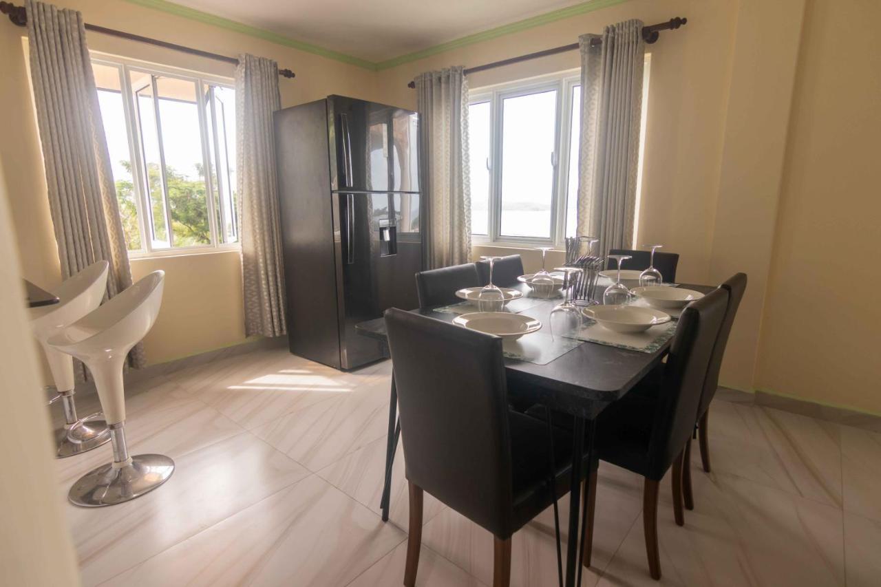 Azamat Self-Catering Apartment Pointe La Rue Bagian luar foto