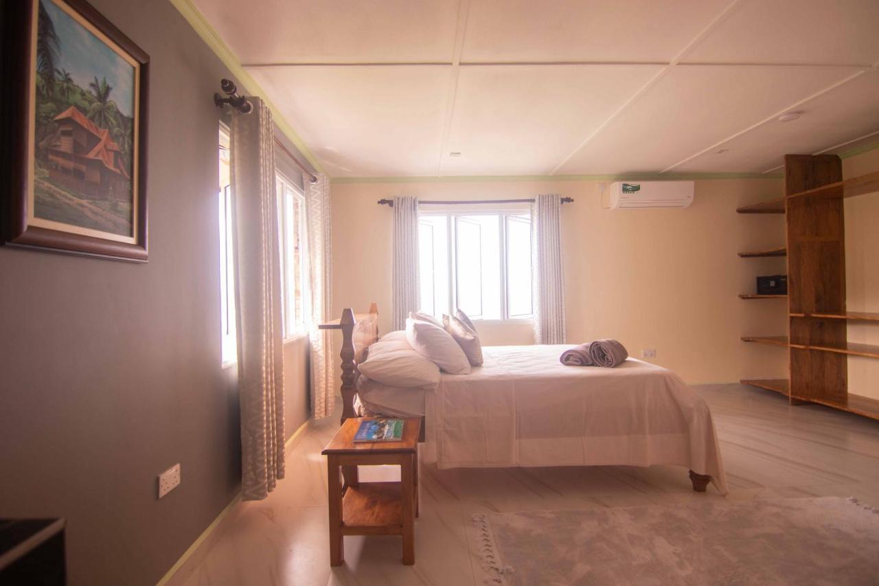Azamat Self-Catering Apartment Pointe La Rue Bagian luar foto