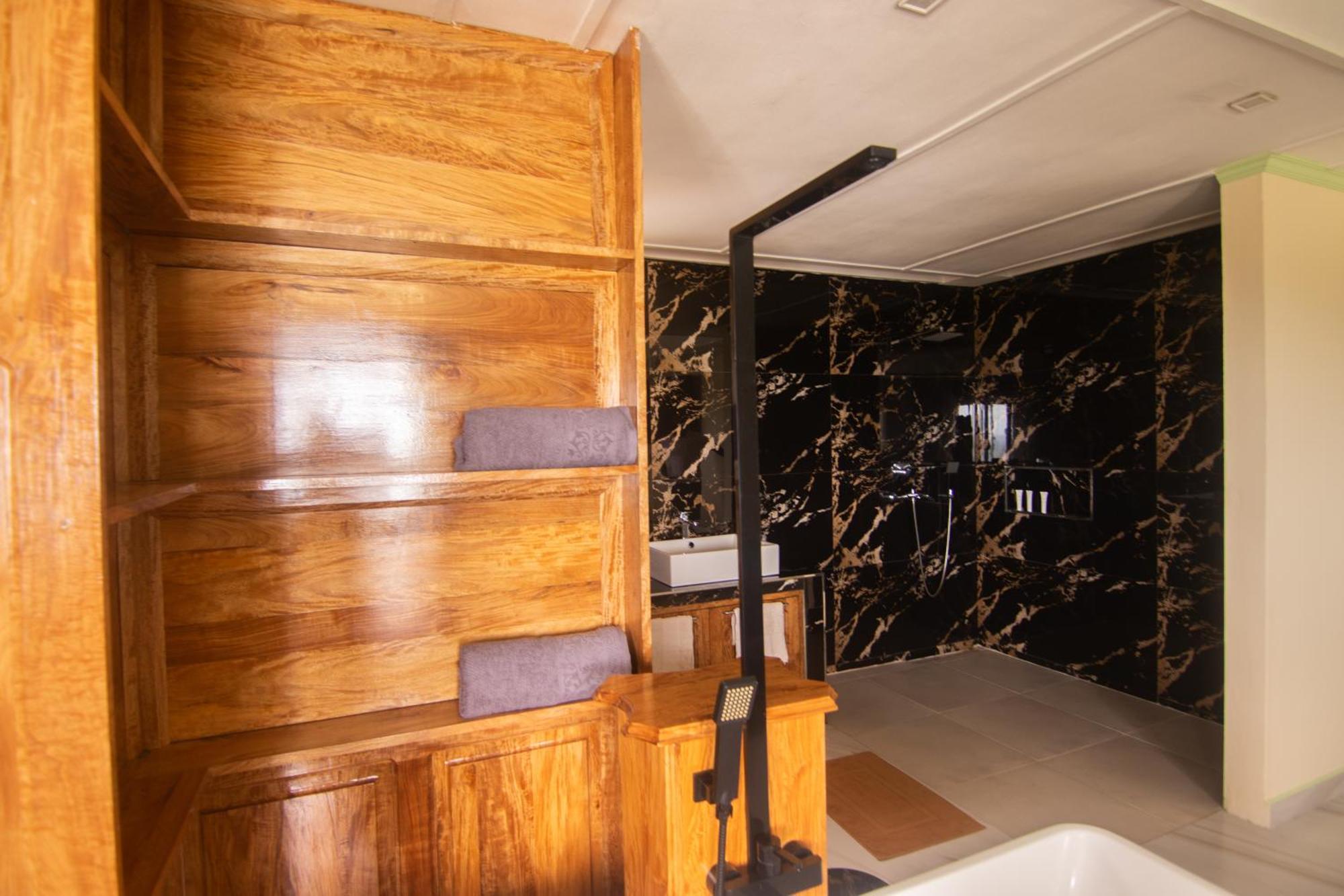 Azamat Self-Catering Apartment Pointe La Rue Bagian luar foto